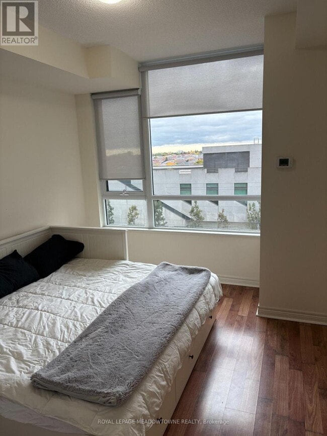 Photo du bâtiment - 339 Rathburn Rd W