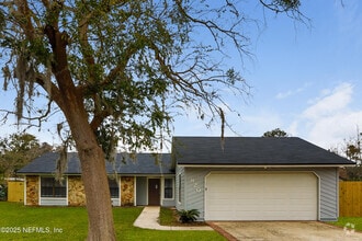 Building Photo - 820 Hardwood St