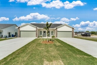 Building Photo - 805 N Blaine St