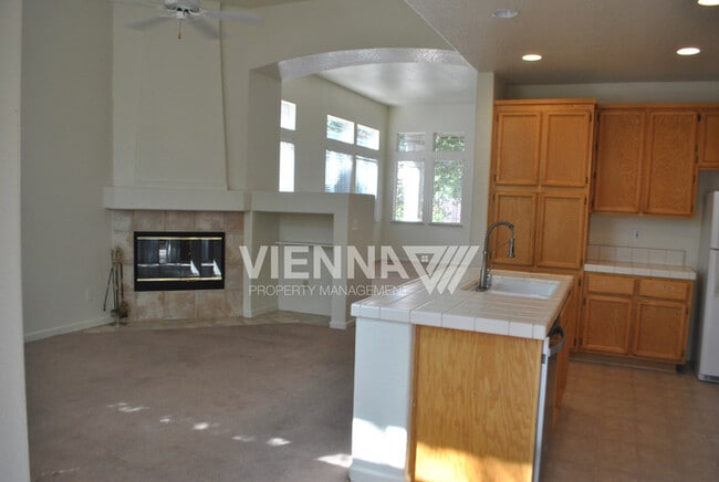 Building Photo - 7956 Robinson Dr