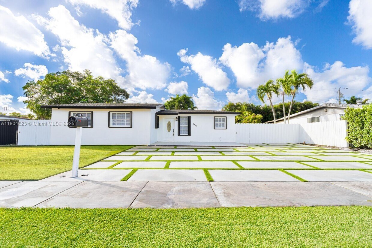 Primary Photo - 7884 NW 175th St