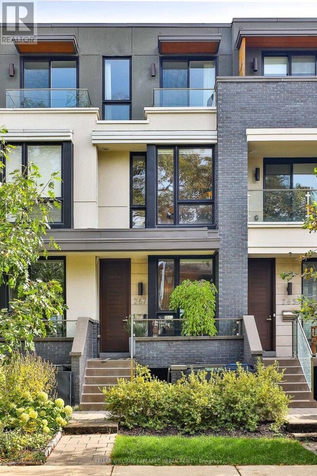 Building Photo - 267 Roxton Rd