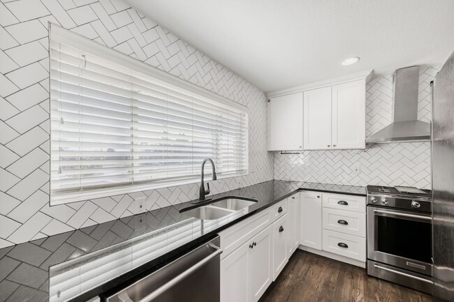 Building Photo - 4585 Martin Dr