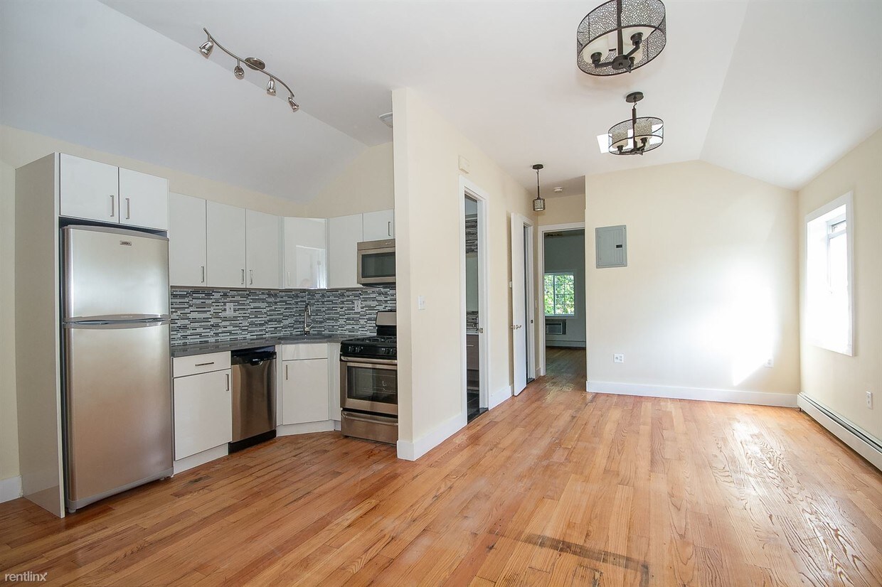 Primary Photo - 22 Woodbine St