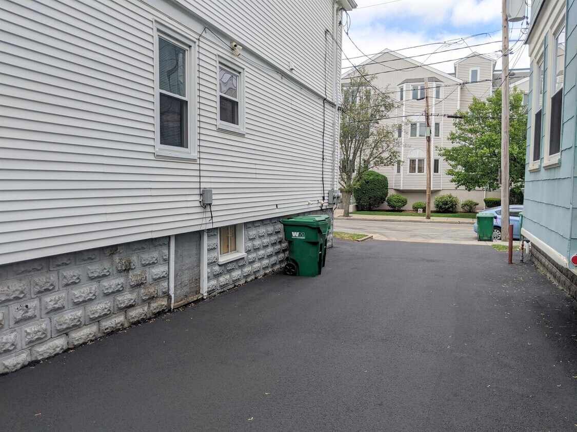 Primary Photo - 615 Boston Ave