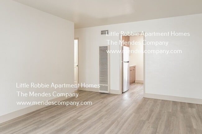 Building Photo - 1762 Robinson Ave