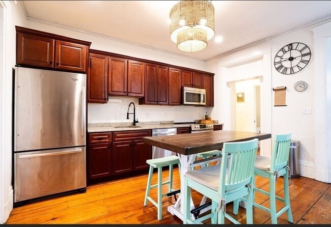 Building Photo - 126 High St