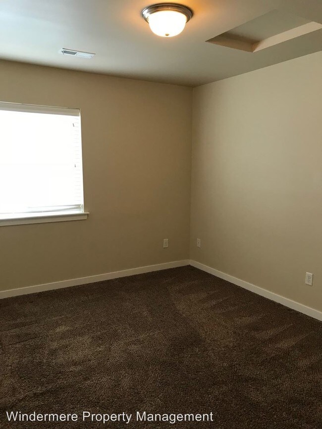 Building Photo - 3 br, 2.5 bath House - 4725 Parker St