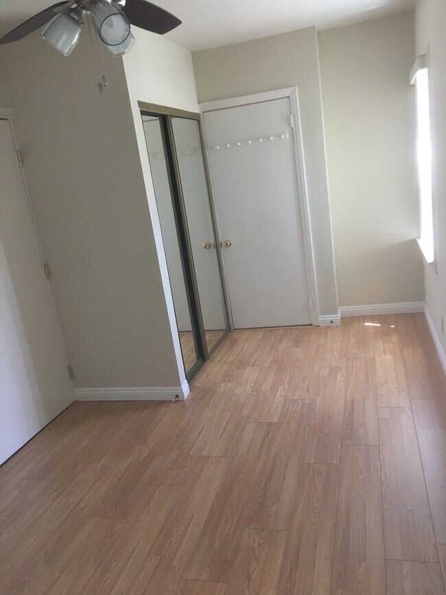 Foto del edificio - 10639 Ayres Ave