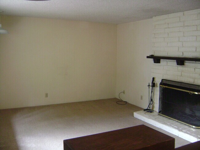 Building Photo - 735spr