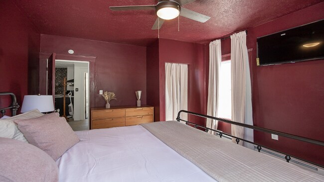 Foto del edificio - 3544 Woodbridge Ave