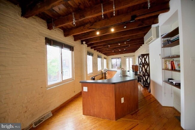 Building Photo - 2223 Latimer St