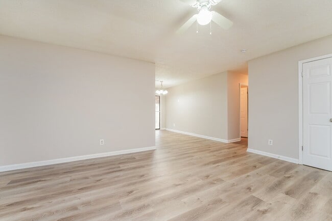 Foto del edificio - 4964 Galbraith Cir