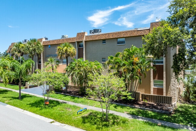 Building Photo - Lakeshore Apartments
