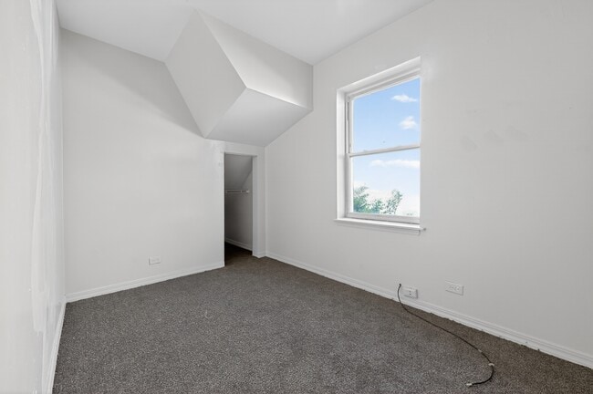 Building Photo - 4306 W Maypole Ave