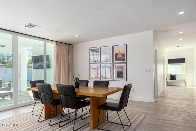 Foto del edificio - 8549 E Roma Ave