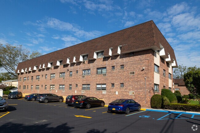 Foto del edificio - Elizabeth Gardens Corp.