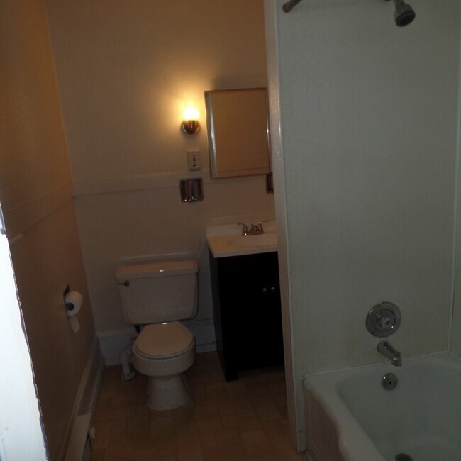 Foto del edificio - 321-323 Bishop Street (E)