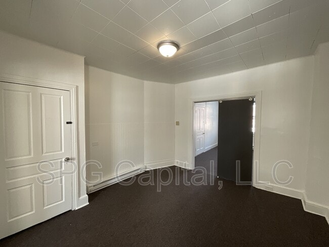 Building Photo - 928 W Princess St