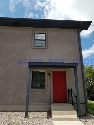 Primary Photo - Charming Oracle Townhome