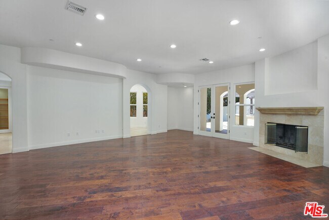 Building Photo - 3940 Oeste Ave
