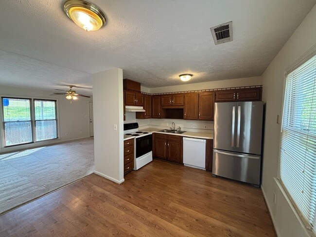 Building Photo - Charming 3BR Home in Columbus – Pet Friendly & Move-In Ready!