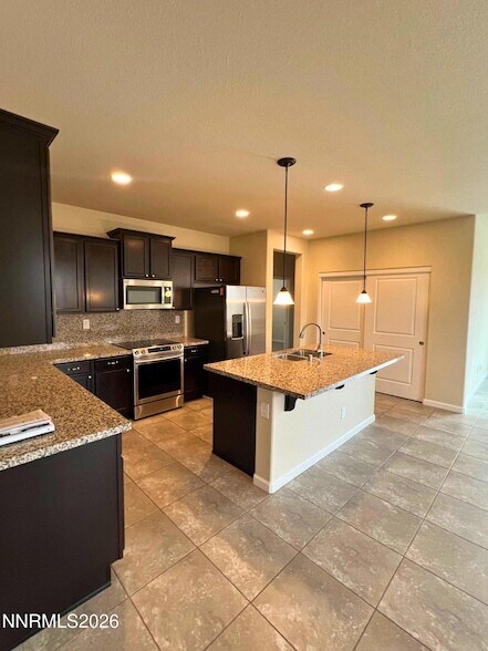 Foto del edificio - 7075 Diversey Dr