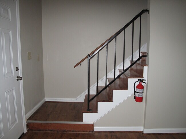 Foto del edificio - 545 12th Ave NE