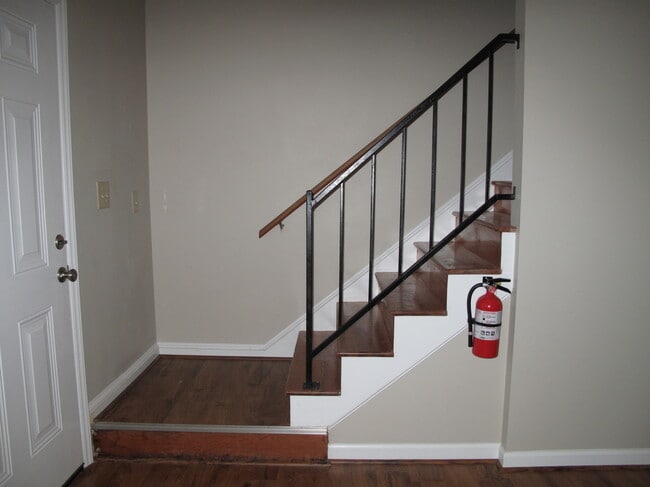 Building Photo - 545 12th Ave NE