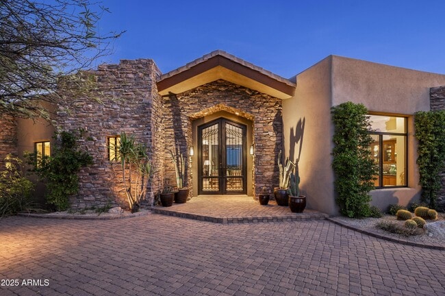 Foto del edificio - 9889 E Hidden Valley Rd