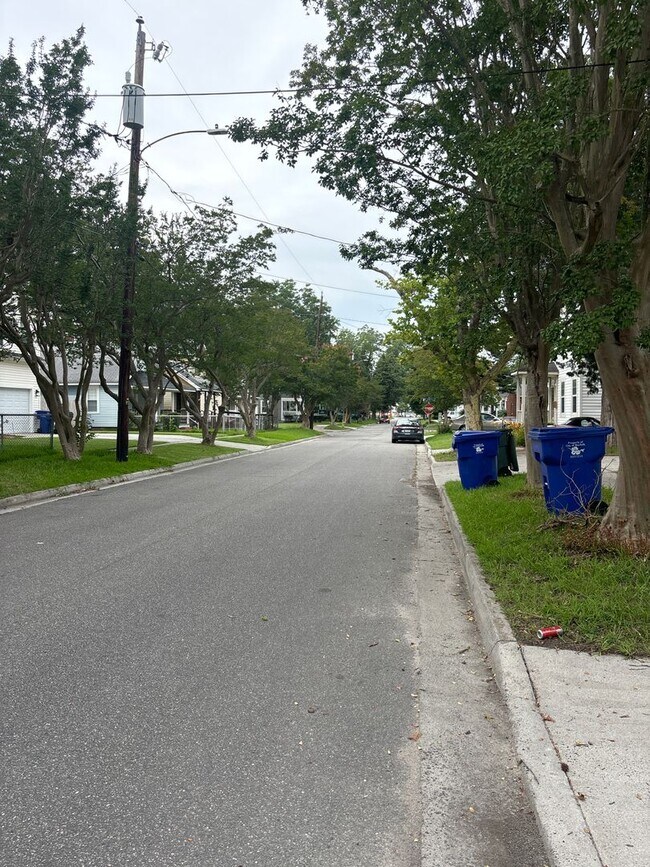 Building Photo - Spacious 4-Bedroom Home Near Base – No Tun...