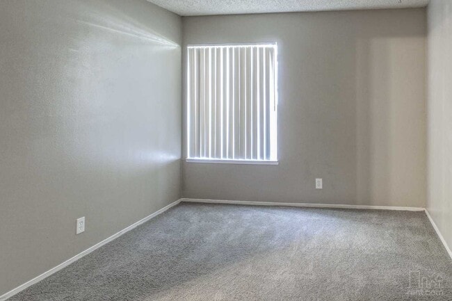 Building Photo - Creekside Apartments