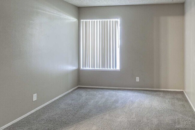 Foto del edificio - Creekside Apartments