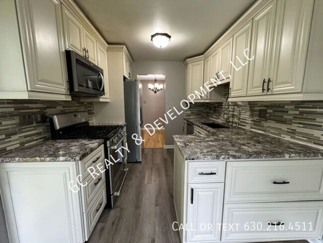 Building Photo - 2442 Charleston Dr