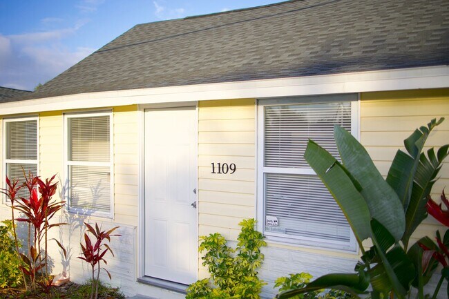 Foto del edificio - Spacious Clearwater Home with Modern Comforts with Private Backyard! 2bed | 1Bed