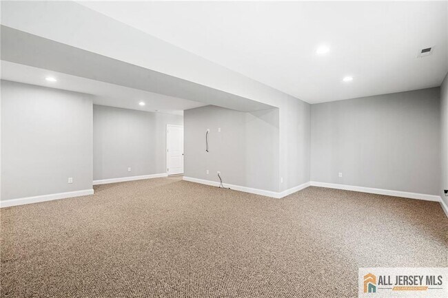 Building Photo - 89 Isabelle Ct