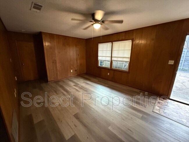 Foto del edificio - 819 W Matthews Ave