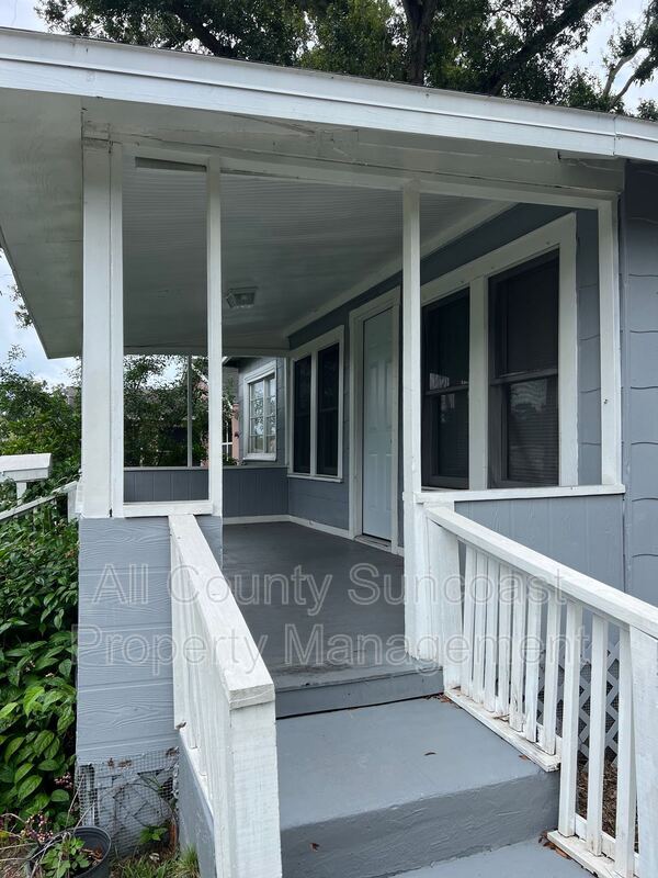 Building Photo - 1710 40th St S