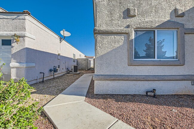 Foto del edificio - 1720 Dwayne Stedman Ave