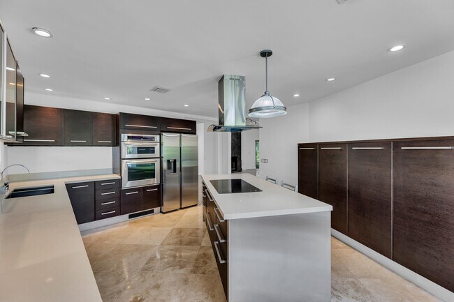 Foto del edificio - 2119 N 14th Terrace