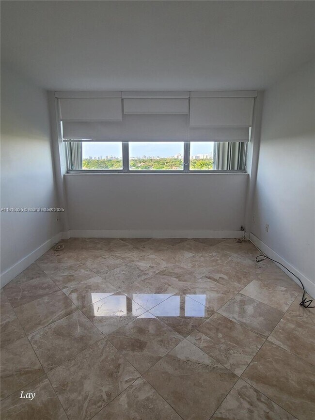 Foto del edificio - 16850 S Glades Dr
