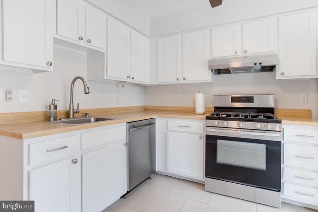 Building Photo - 24 Sebastiani Blvd