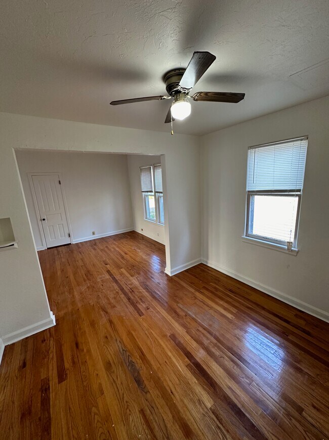 Foto del edificio - 811 E Parkway Ave