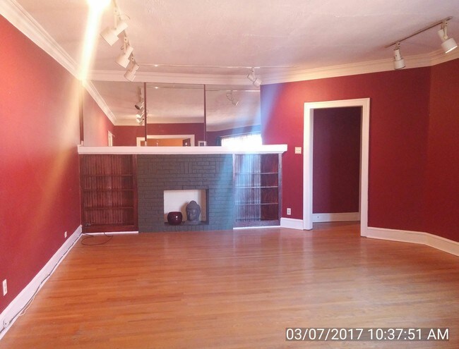 Building Photo - 530 Sheridan Rd