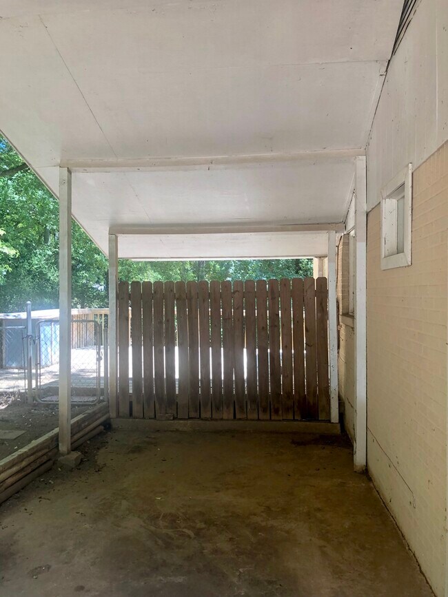 Foto del edificio - 501 Rosewell Ln