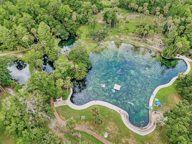 Foto del edificio - 241 Hummingbird Ln