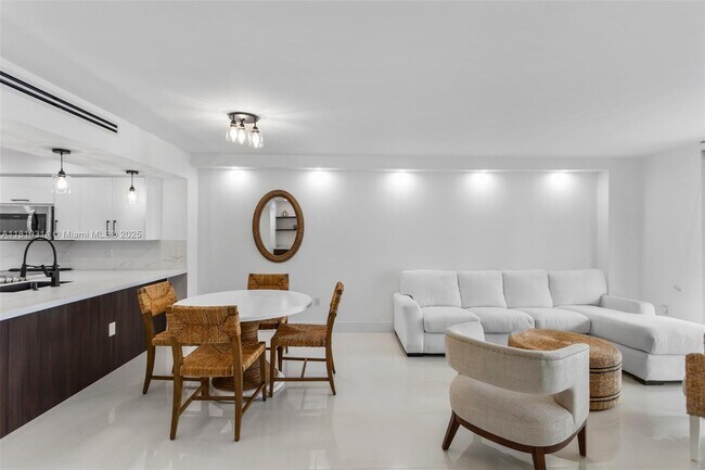 Foto del edificio - 5701 Collins Ave