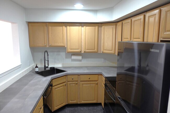 Building Photo - Ground Floor 1 Bed / 1 Bath