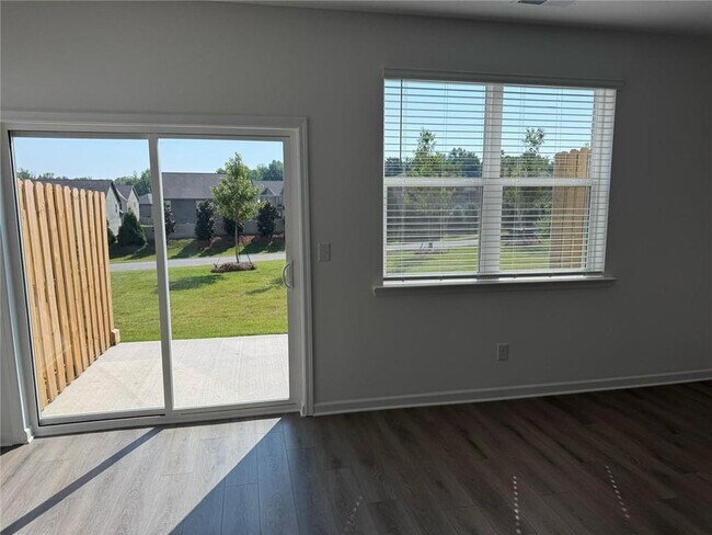 Building Photo - 257 Kenoot Dr