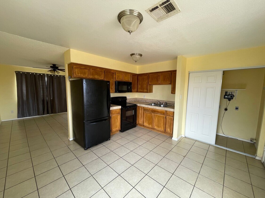 Building Photo - Single Family Home with large yard near Ci...